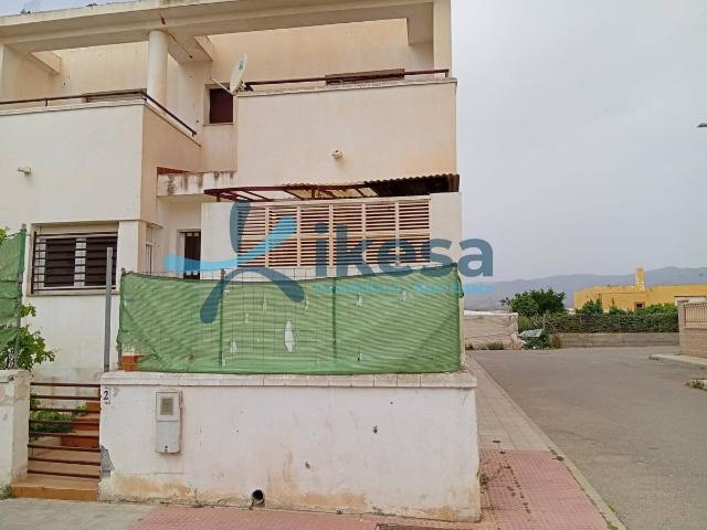 Casa adosada en Venta en San Isidro Campohermoso