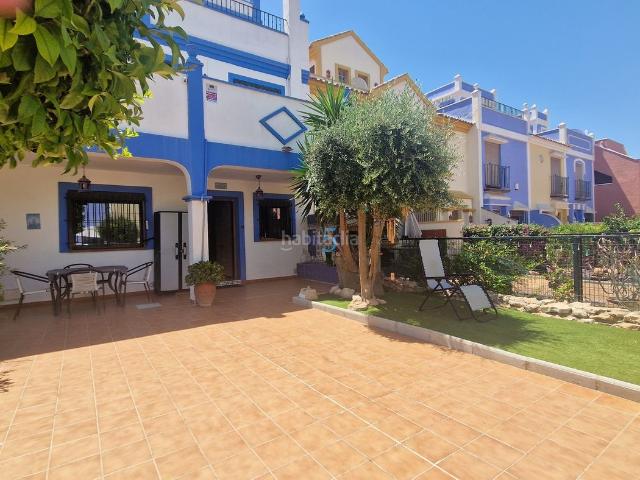 Casa adosada en venta en San Javier, Roda. Esta espaciosa casa adosada, construida en 2005, ofrece un hogar cómodo y bien equipado para familias. Con cuatro dormitorios, uno. Casas adosadas San.
