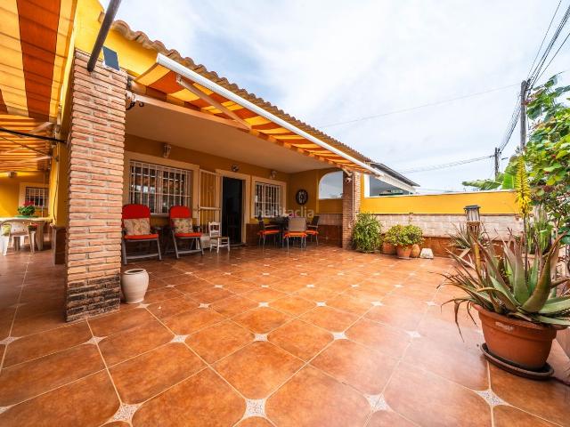 Casa adosada en venta en San Javier, Santiago de La Ribera. Casa en planta baja ubicada en una de las mejores zonas de Santiago de la Ribera, en un entorno residencial muy valorado por su tr. Casas.