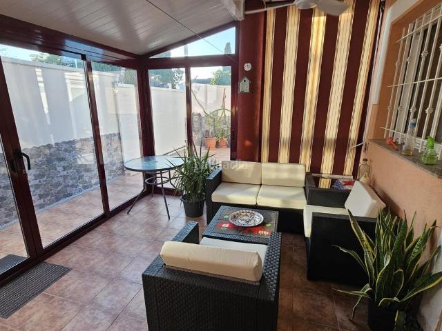 Casa adosada en venta en San Javier, Santiago de La Ribera. Chalet pareado en esquina con domótica y placas solares 440 m del Mar Menor. Casas adosadas San.