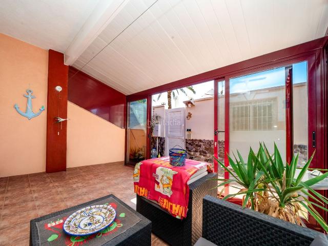 Casa adosada en venta en San Javier, Santiago de La Ribera. Chalet semiadosado en Santiago de la Ribera con 3 dormitorios, garaje privado y ubicado a solo 450 metros del mar. Una vivienda co. Casas.