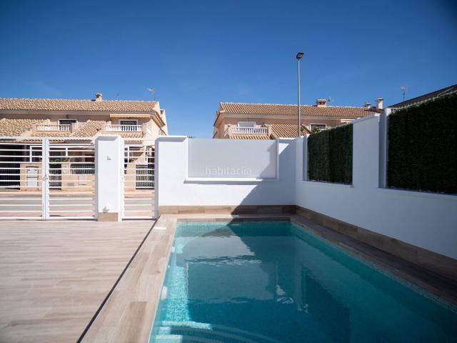 Casa adosada en venta en San Javier, San Javier. Chalet adosado de nueva construcción con piscina privada a la venta en San Javier. Casas adosadas San.