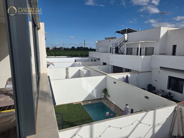 Casa adosada en venta en San Jose de la Rinconada. AMOR A PRIMERA VISTA CHALET CON PISCINA Y PLACAS SOLARES. Casas adosadas San Jose de la.