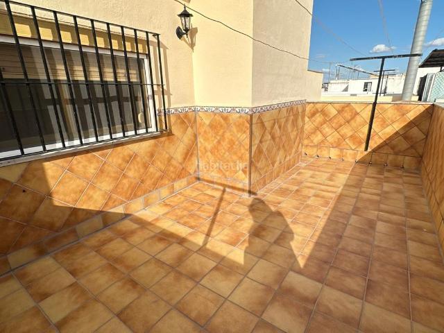 Casa adosada en venta en San Jose de la Rinconada. ESPECTACULAR CASA EN EL CENTRO DE SAN JOSÉ DE LAS RINCONADAS LISTA PARA ENTRAR A VIVIRSe vende magnífica vivienda de 256 m constr. Casas adosadas.