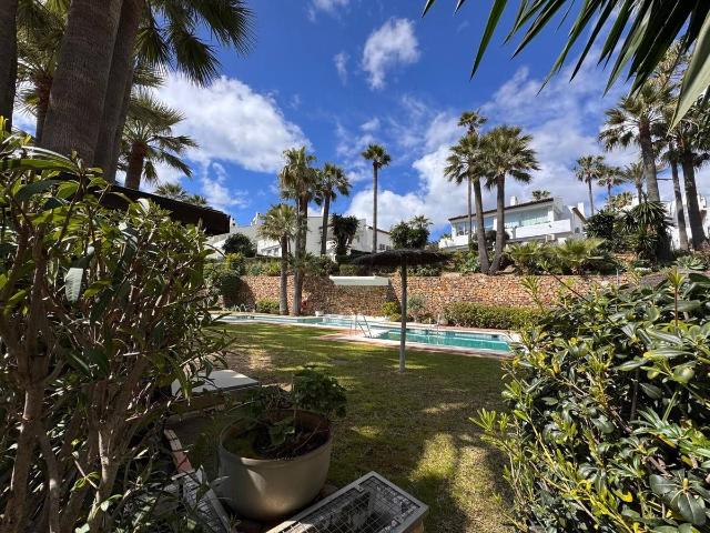 Casa adosada en Venta en San Luis de Sabinillas