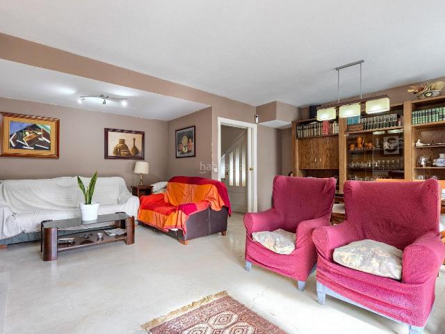 Casa adosada en venta en San Lorenzo de El Escorial, La Pizarra. Amplio adosado con gran potencial en La Pizarra, naturaleza y calidad de vida. Casas adosadas San Lorenzo de El.