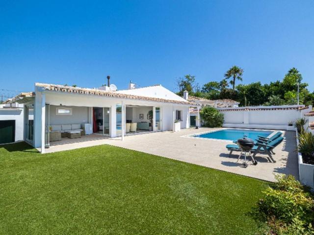Casa adosada en Venta en San Pedro de Alcántara pueblo