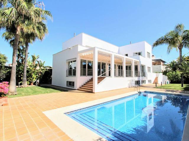 Casa adosada en Venta en San Pedro de Alcántara pueblo