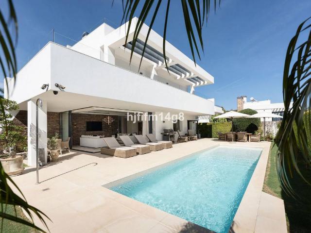 Casa adosada en Venta en San Pedro de Alcántara pueblo
