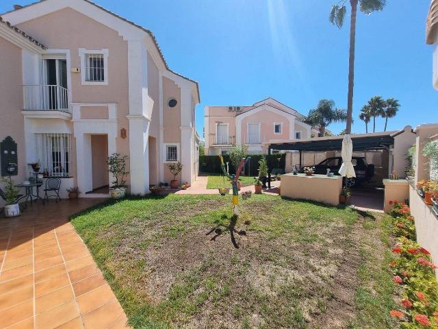 Casa adosada en Venta en San Pedro de Alcántara pueblo