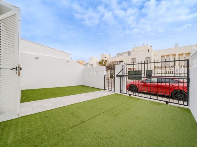 Casa adosada en venta en San Pedro del Pinatar, El Mojón Las Salinas. REF INTDH277Vivienda tipo adosado de aproximadamente 101 msup2 construidos, con 3 dormitorios y 2 bantildeos, completamente.