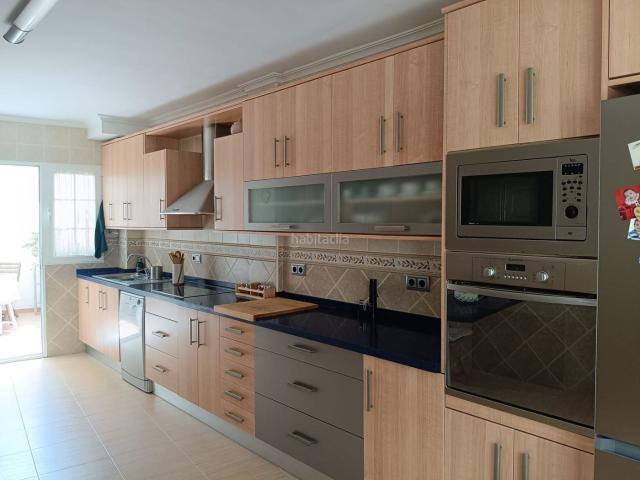 Casa adosada en venta en San Pedro del Pinatar, Los Cuarteros. CASA INDEPENDIENTE MAS QUE UNA SOBREPILARES CON ESTRUCTURA PREPARADA PARA CHILAUT ARRIBA Y ASCENSOR. Casas adosadas San Pedro del.