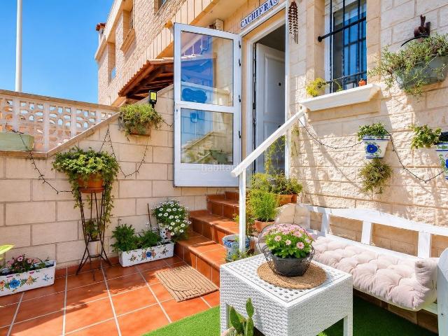 Casa adosada en venta en San Pedro del Pinatar, Los Peñascos El Salero Los Imbernones. iexclCHALET ADOSADO EN VENTA EN SAN PEDRO DEL PINATAR!Descubre este magniacutefico chalet adosado en San Pedro.