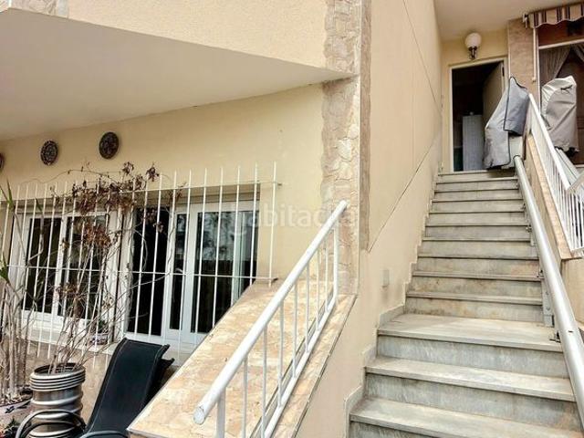 Casa adosada en venta en San Pedro del Pinatar, San Pedro del Pinatar. Casa adosada de dos plantas con cinco dormitorios en San Pedro del Pinatar. Dos plantas independientes, garaje, patio, terrazas.
