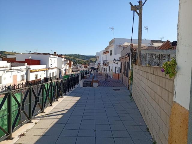 Casa adosada en venta en San Roque, Taraguilla Estación. Casa ocupada en venta en San Roque Cádiz. Casas adosadas San.