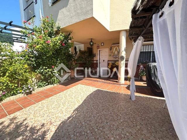 Casa adosada en venta en Sanlúcar de Barrameda, Las Palmeras Dehesilla. Adosado con patio en La Dehesilla. Casas adosadas Sanlúcar de.