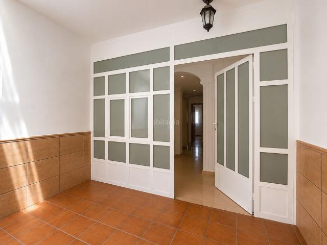 Casa adosada en venta en Sant Vicent del Raspeig, Centro. ZONA SURnbspAdosado en venta construidonbsp año 2000. Se trata de unanbspvivienda amplia, cómoda y muy bien distribuida, ideal par. Casas.