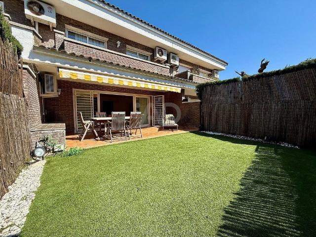 Casa adosada en venta en Sant Andreu de Llavaneres, de 286 m² 4 habitaciones por 650.000