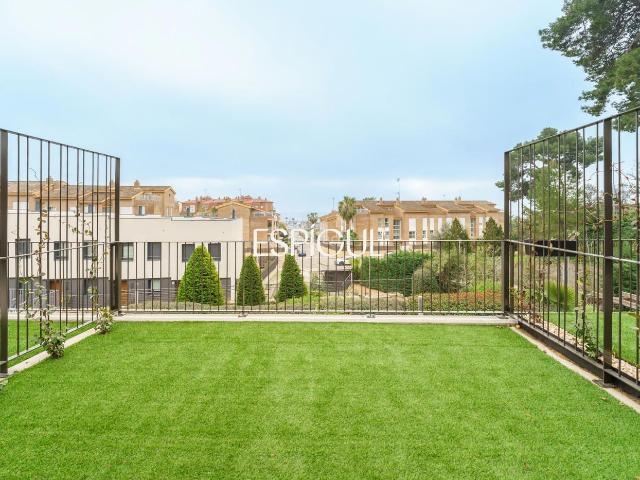 Casa adosada en venta en Sant Andreu de Llavaneres, El Balís. Casa adosada de obra nueva con piscina comunitaria frente al Port Balís, en Sant Andreu de Llavaneres. Casas adosadas Sant Andreu de.