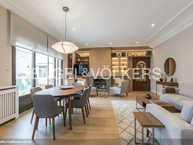 Casa adosada en venta en Sant Boi de Llobregat, Centre. Oportunidad de inversión y rehabilitación en el Casco Antiguo de Sant Boi 541 m con certificado urbanístico disponible. Casas adosadas Sant Boi.