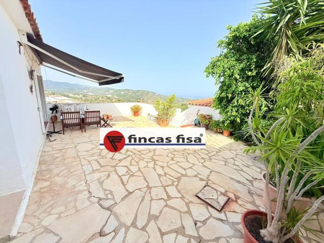 Casa adosada en venta en Sant Cebrià de Vallalta. Magnífica casa con vistas al mar y la montaña. Casas adosadas Sant Cebrià de.