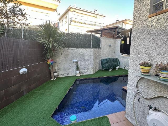 Casa adosada en venta en Sant Celoni. CASA ESQUINERA CON PISCINA Y GRAN CONFORT EN EL TURÓ DE SANT CELONI. Casas adosadas Sant.