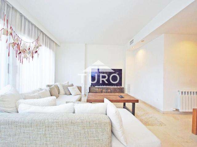 Casa adosada en venta en Sant Cugat del Vallès, Mira sol. Venta chalet adosado en calle Mont Blanc. Casas adosadas Sant Cugat del.