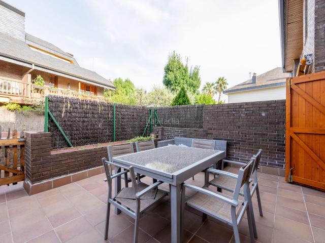 Casa adosada en venta en Sant Cugat del Vallès, Arxiu. ACOLLIDORA AMB MOLTA LLUM, TERRASSA, PISCINA I PARKING. Casas adosadas Sant Cugat del.