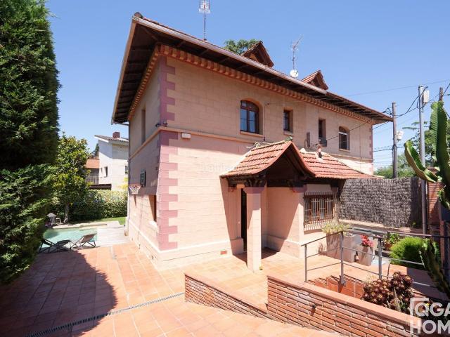 Casa adosada en venta en Sant Cugat del Vallès, Centre Estació. Chalet Adosado catalogado en Eixample. Casas adosadas Sant Cugat del.