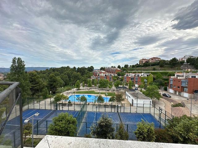 Casa adosada en venta en Sant Esteve Sesrovires, de 219 m² 3 habitaciones por 412.000