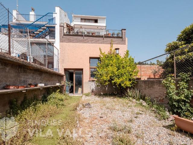 Casa adosada en venta en Sant Feliu de Codines. ESPECTACULAR CASA ADOSADA CON JARDÍN, TERRAZAS Y VISTAS EN SANT FELIU DE CODINES. Casas adosadas Sant Feliu de.