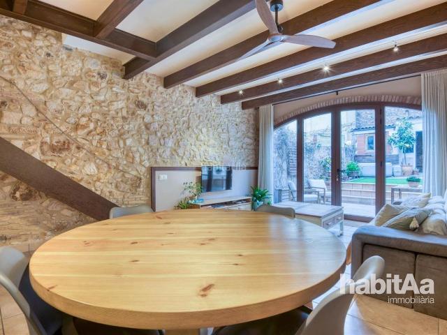 Casa adosada en venta en Sant Feliu de Guíxols, Eixample Costa Brava. Casa de pueblo totalmente reformada en el centro de Sant Feliu de Guíxols. Casas adosadas Sant Feliu de.