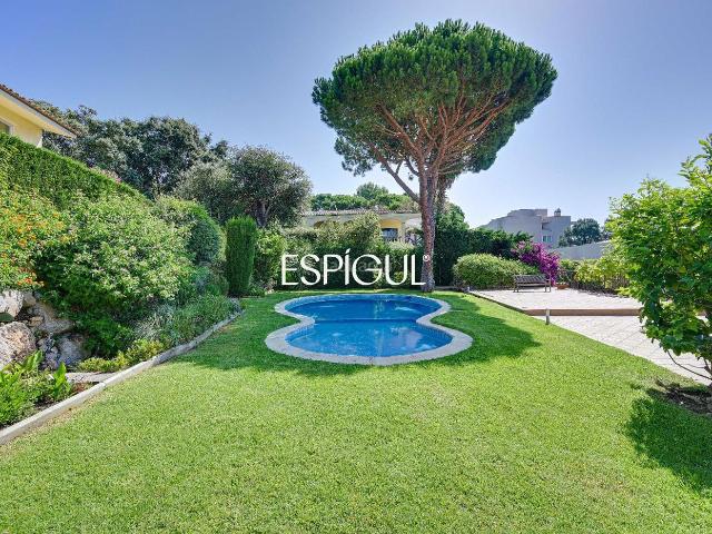 Casa adosada en venta en Sant Feliu de Guíxols, Puntabrava Port Salvi Costa Brava. Casa con vistas al mar, jardín y piscina. Casas adosadas Sant Feliu de.