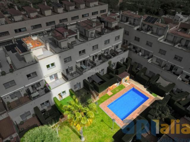 Casa adosada en venta en Sant Feliu de Guíxols, Vilartagues Tueda de Dalt Costa Brava. CASA ADOSADA CON JARDIN Y PISCINA COMUNITARIA. Casas adosadas Sant Feliu de.