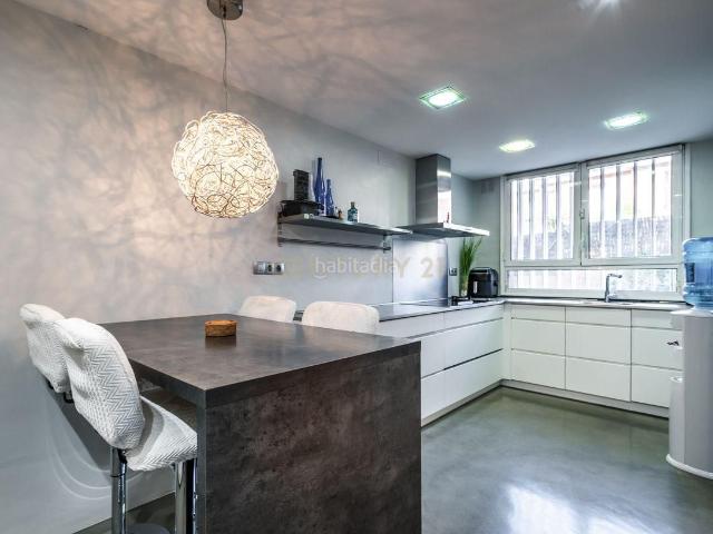 Casa adosada en venta en Sant Joan Despí, Centre. CENTURY 21 ZAFIRO presenta esta exclusiva casa adosada en Sant Joan Despí. Casas adosadas Sant Joan.