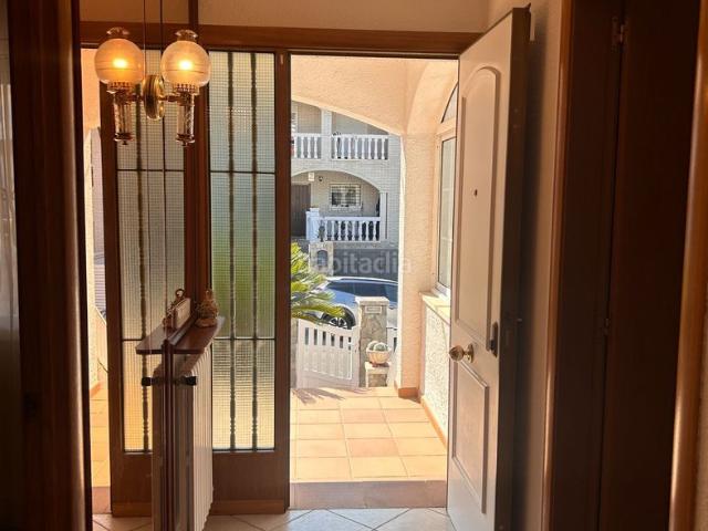Casa adosada en venta en Sant Pere de Ribes, Mas d´En Serra Els Cards. Espaciosa casa familiar de 4 dormitorios y buena distribución con una bonita piscina en Mas Den Serra. Casas adosadas Sant.