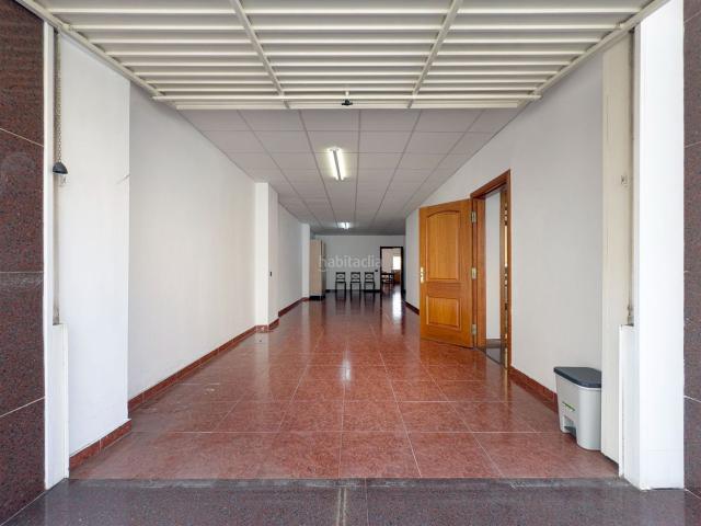 Casa adosada en venta en Sant Pere de Ribes, Les Roquetes. Casa unifamiliar con ascensor y potencial de crecimiento en el corazón de Les Roquetes. Casas adosadas Sant Pere de.