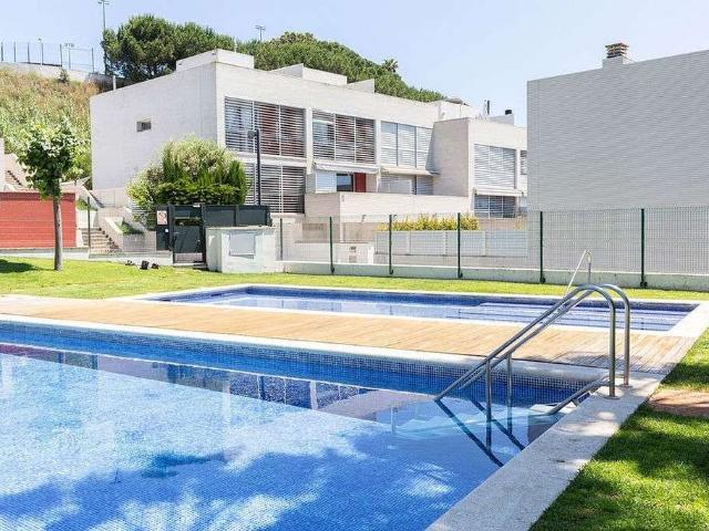 Casa adosada en venta en Sant Pol de Mar, de 210 m² 4 habitaciones por 530.000