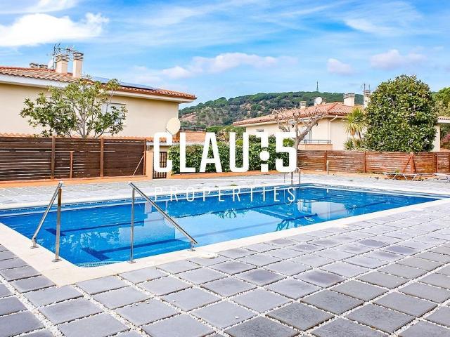 Casa adosada en venta en Sant Pol de Mar, de 308 m² 4 habitaciones por 725.000