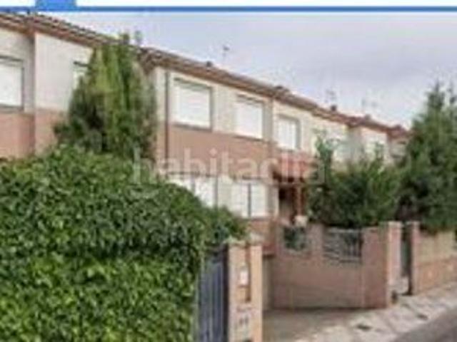 Casa adosada en venta en Santovenia de Pisuerga. Chalet adosado en venta en Viejo Valladolid, 37. Casas adosadas Santovenia de.