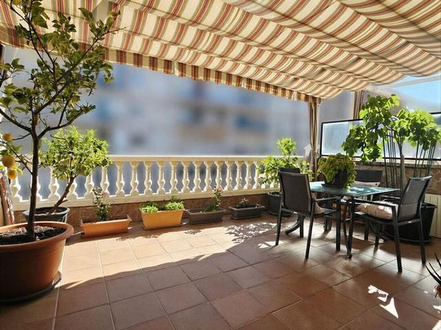 Casa adosada en venta en Santa Coloma de Gramanet, de 204 m² 5 habitaciones por 589.000