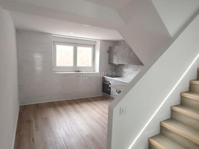 Casa adosada en venta en Santa Cruz de Bezana, Mompia. Presentamos oportunidad única para adquirir una casa adosada TOTALMENTE REFORMADA en Mortera, una localidad que combina la tranqui. Casas.