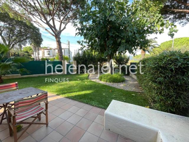 Casa adosada en venta en Santa Cristina d´Aro, Golf Costa Brava. CASA ADOSADA ESQUINERA EN EL GOLF DE SANTA CRISTINA DARO. Casas adosadas Santa Cristina.