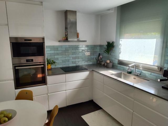 Casa adosada en venta en Santa Eulàlia de Ronçana. Casa con jardin acabados calidad y placas solares. Casas adosadas Santa Eulàlia de.