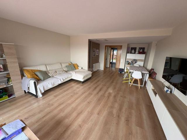 Casa adosada en venta en Santa Eulàlia de Ronçana. Exclusivo adosado esquinero con piscina privada, jardín, buhardilla en Santa Eulàlia de Ronçana. Casas adosadas Santa Eulàlia de.