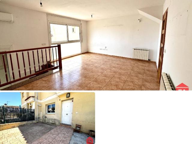 Casa adosada en venta en Santa Oliva. 52501 Les Pedreres Casa adosada con 3 dormitorios y patio exterior. Casas adosadas Santa.