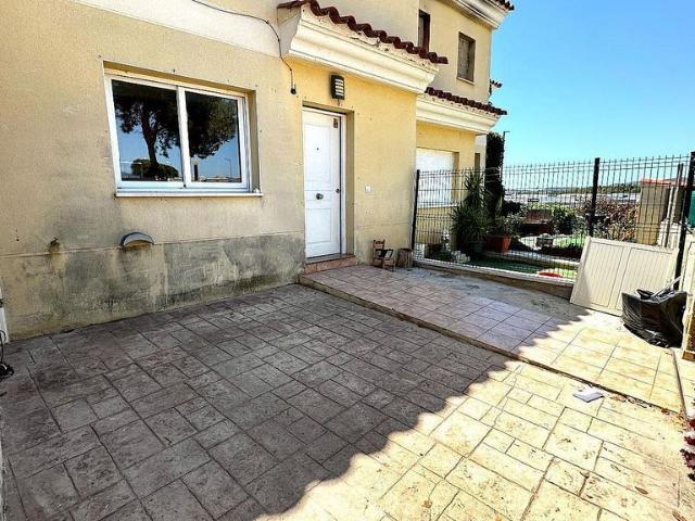 Casa adosada en venta en Santa Oliva, de 100 m² 3 habitaciones por 210.000