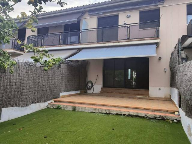 Casa adosada en Venta en Santa Maria
