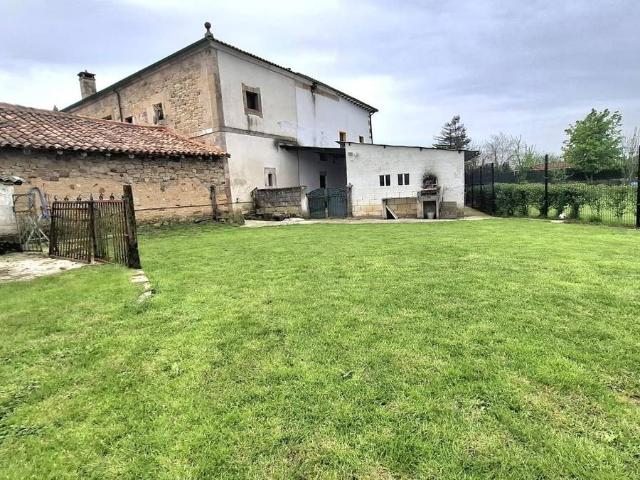 Casa adosada en Venta en Santa María de Cayón