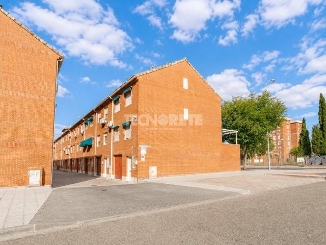 Casa adosada en Venta en Santa María de Benquerencia
